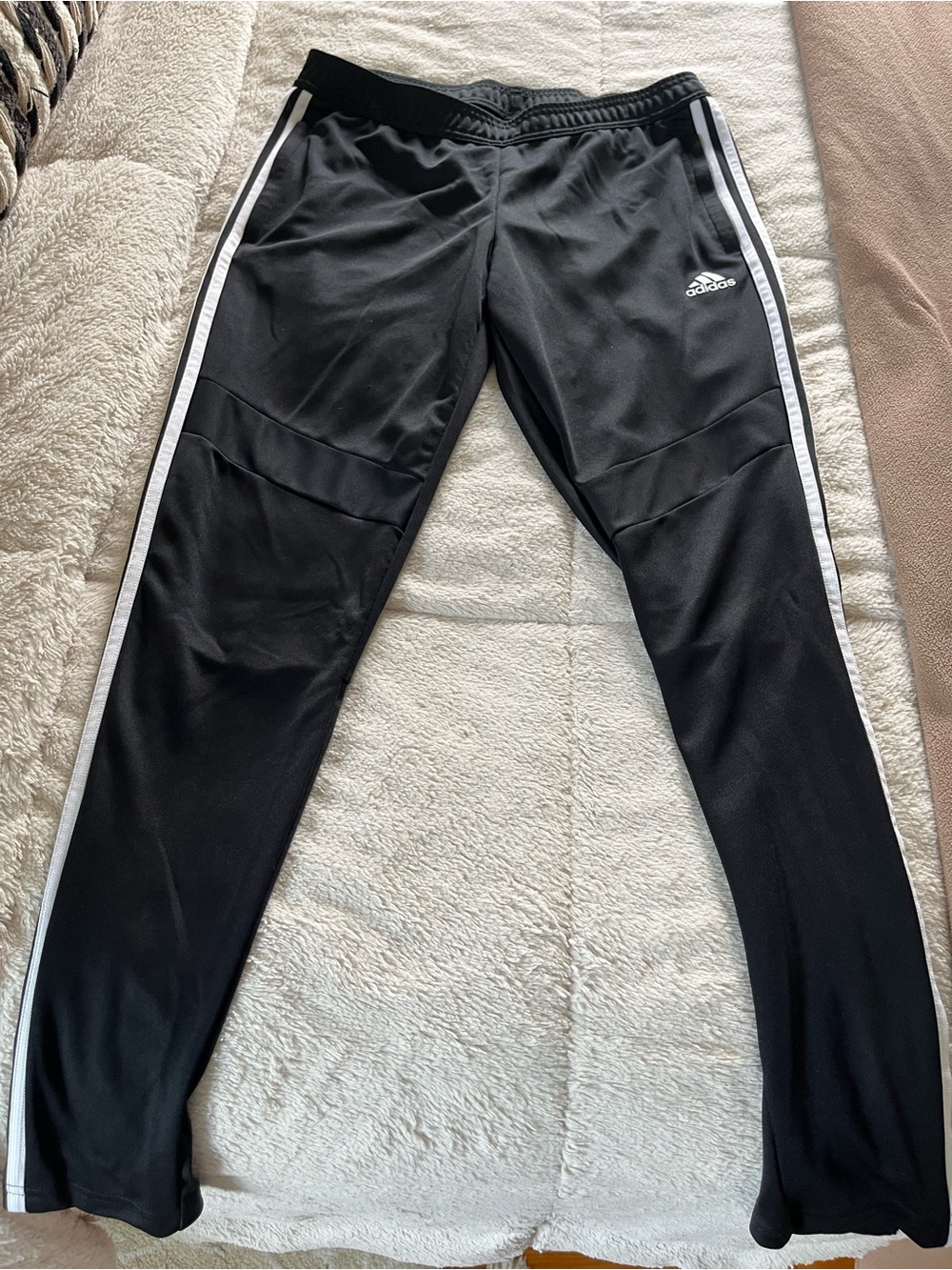 📌 Listing: Adidas Tiro Track Pants – Black/White